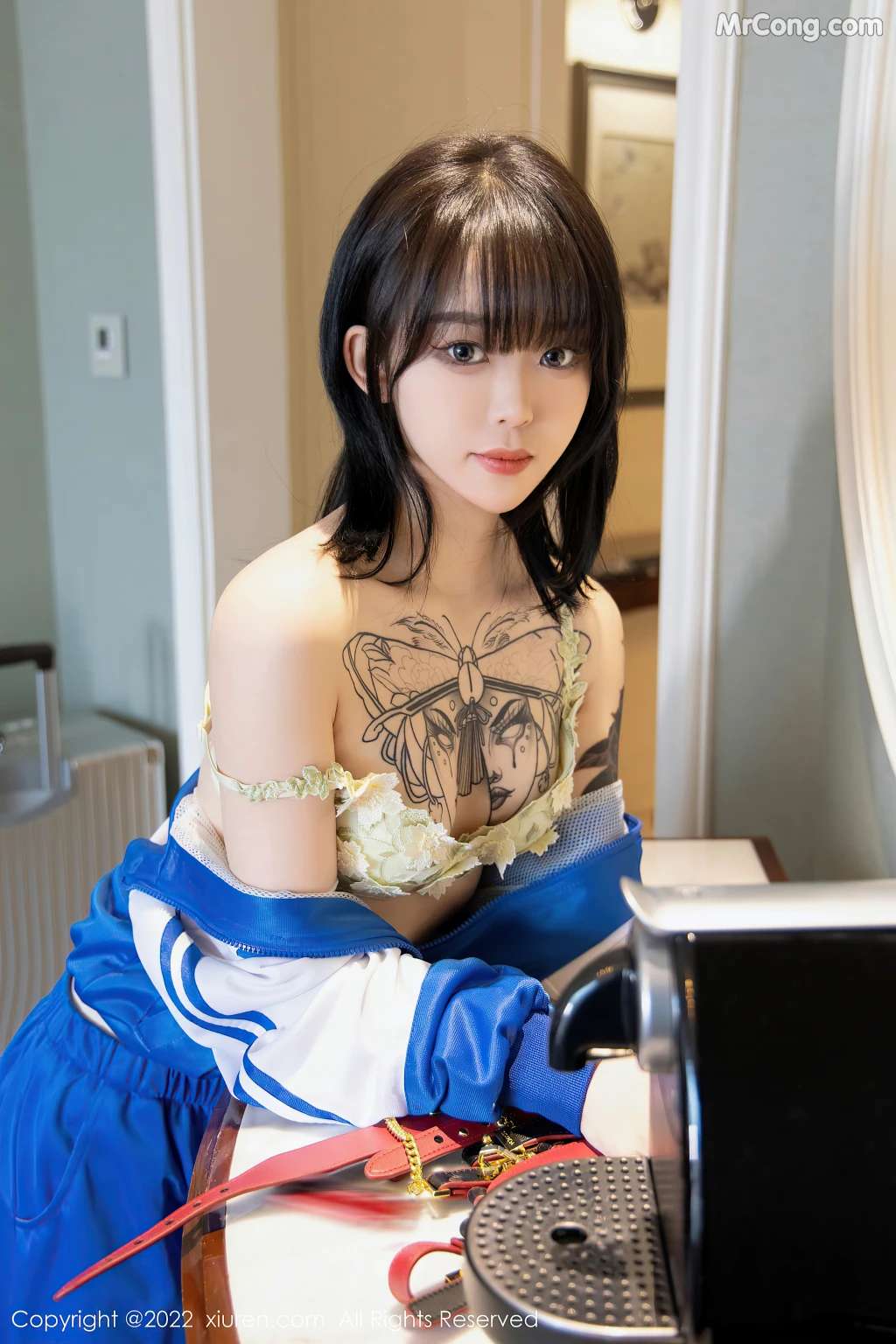 XIUREN No.4838： 奶瓶 (71 photos)