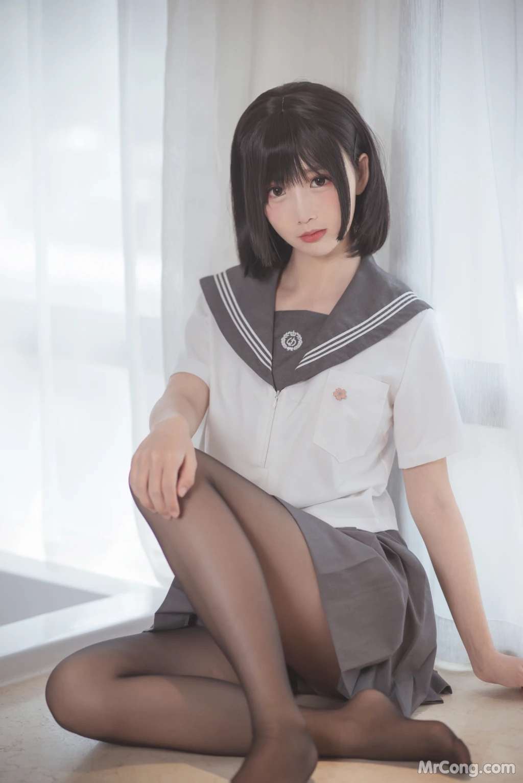 Coser@面饼仙儿 No.016： 脑内少女 黑丝JK (25 photos)