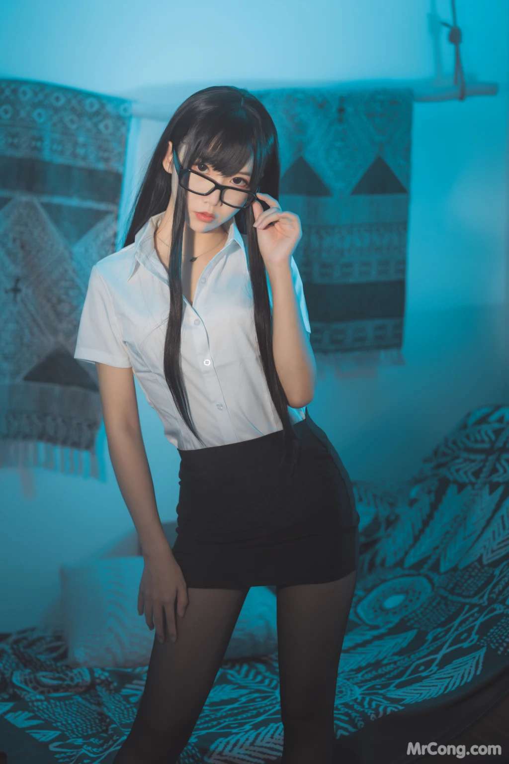 Coser@面饼仙儿 No.042： 黑丝OL (26 photos)