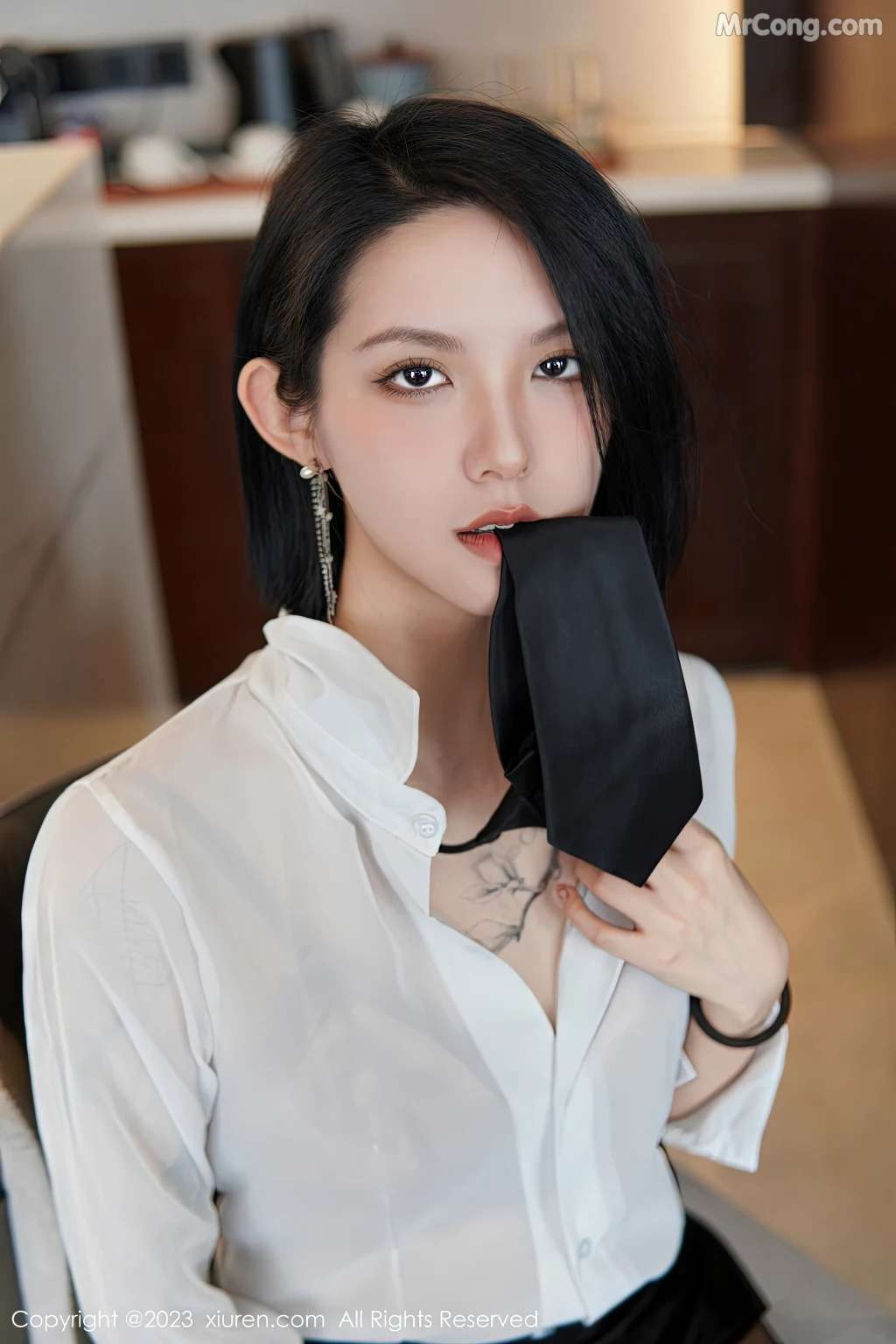 XIUREN No.6158： 乔一一 (81 photos)