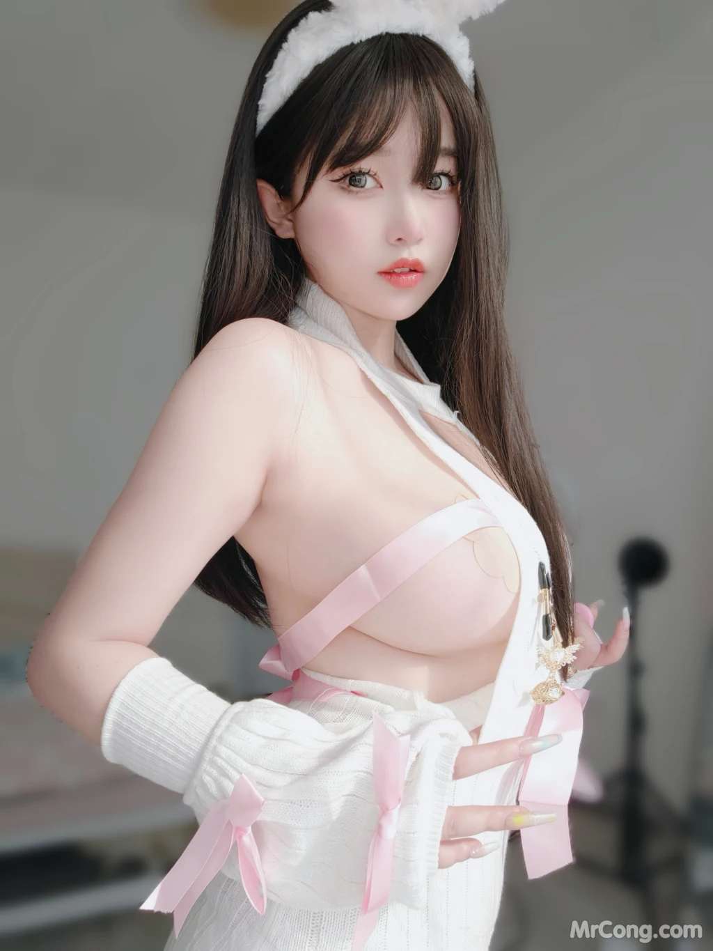 Coser@女主K： 白丝兔女郎 (102 photos)