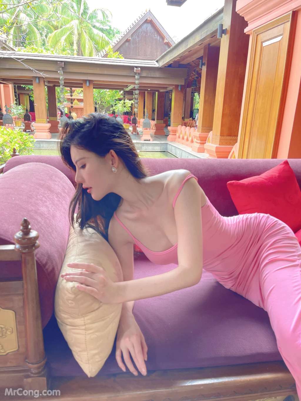 Jiu Shi A Zhu A (就是阿朱啊)： 逛超市 撸猫 (26 photos)