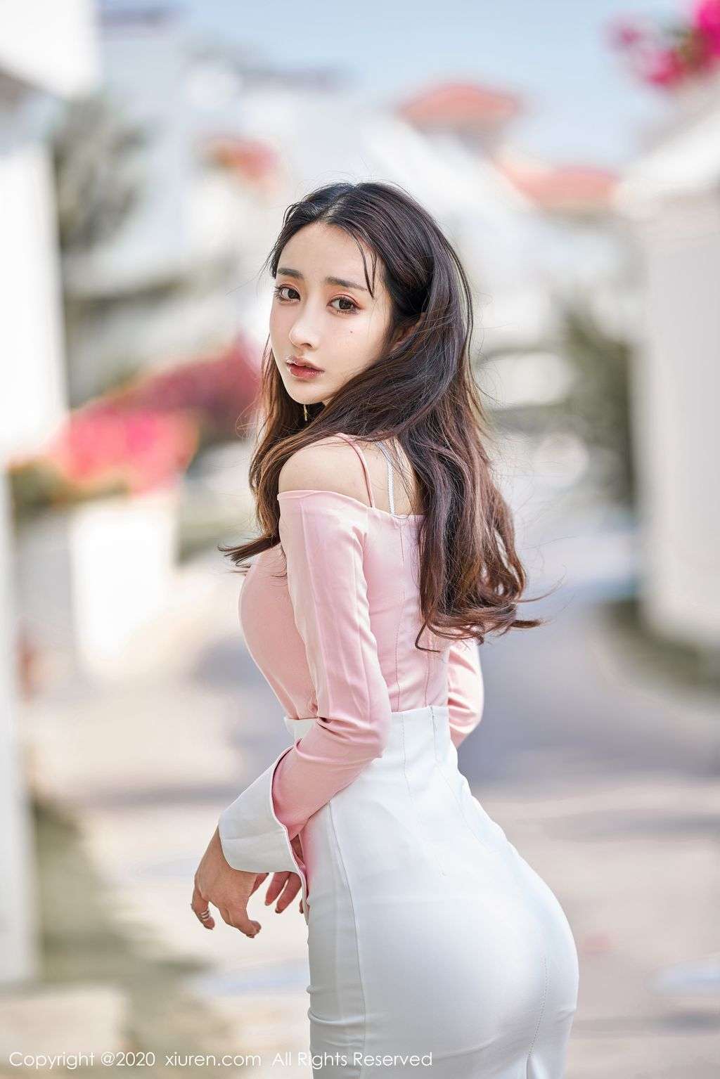 XIUREN No.1944： Betty 林子欣 (71 pictures)