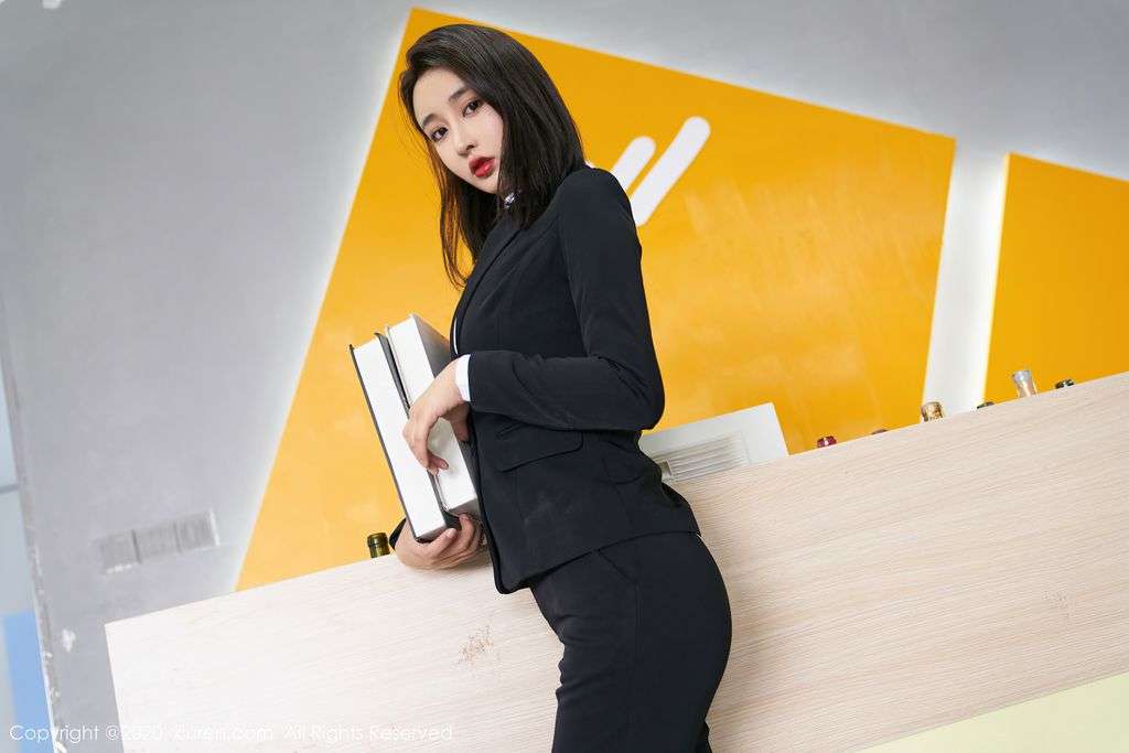 XIUREN No.2392： 林子欣 Freya (54 photos)