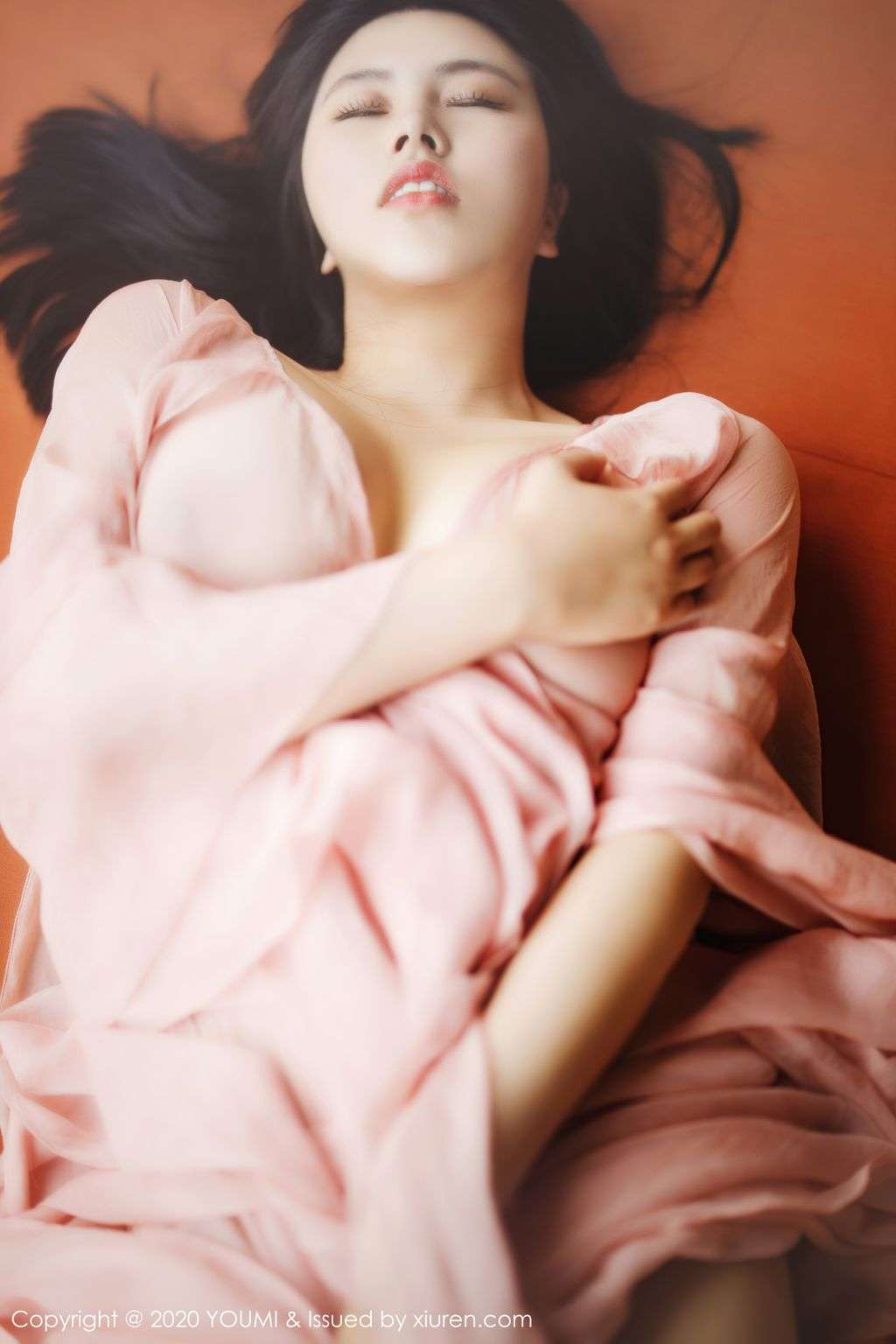 YouMi Vol.523： 娜 露 Selena (90 photos)