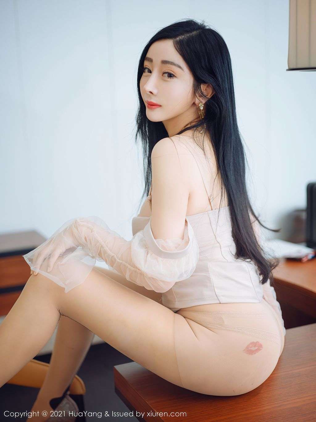HuaYang Vol. 346： Yun Er (允 尔) (48 photos)