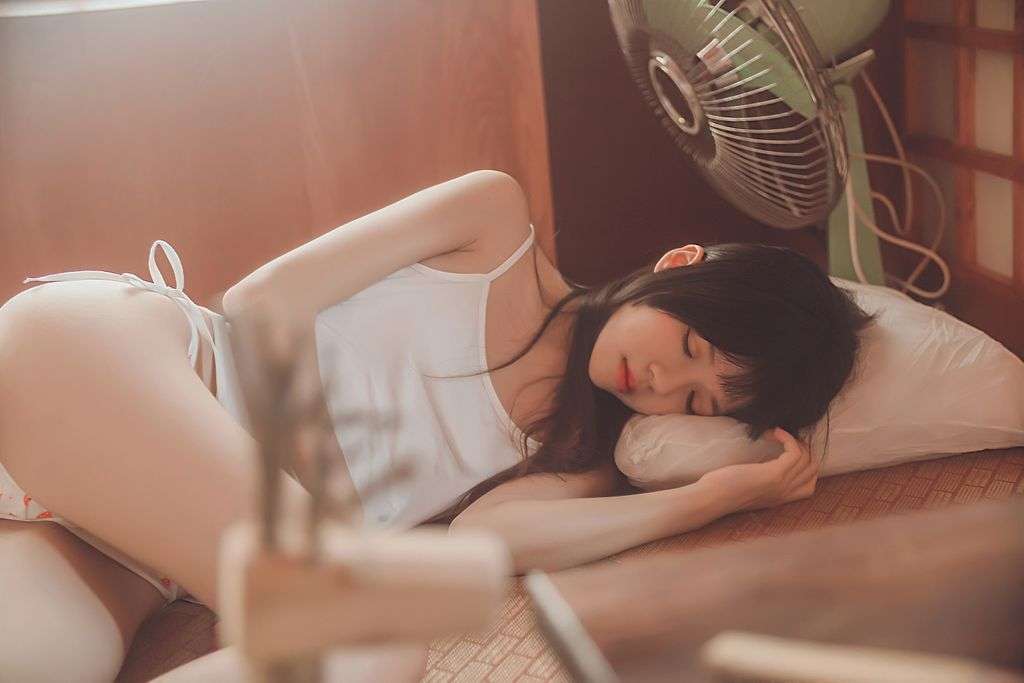 Coser @ 桜 桃 喵 Vol.076： 小 背心 换 水手服 (144 photos)