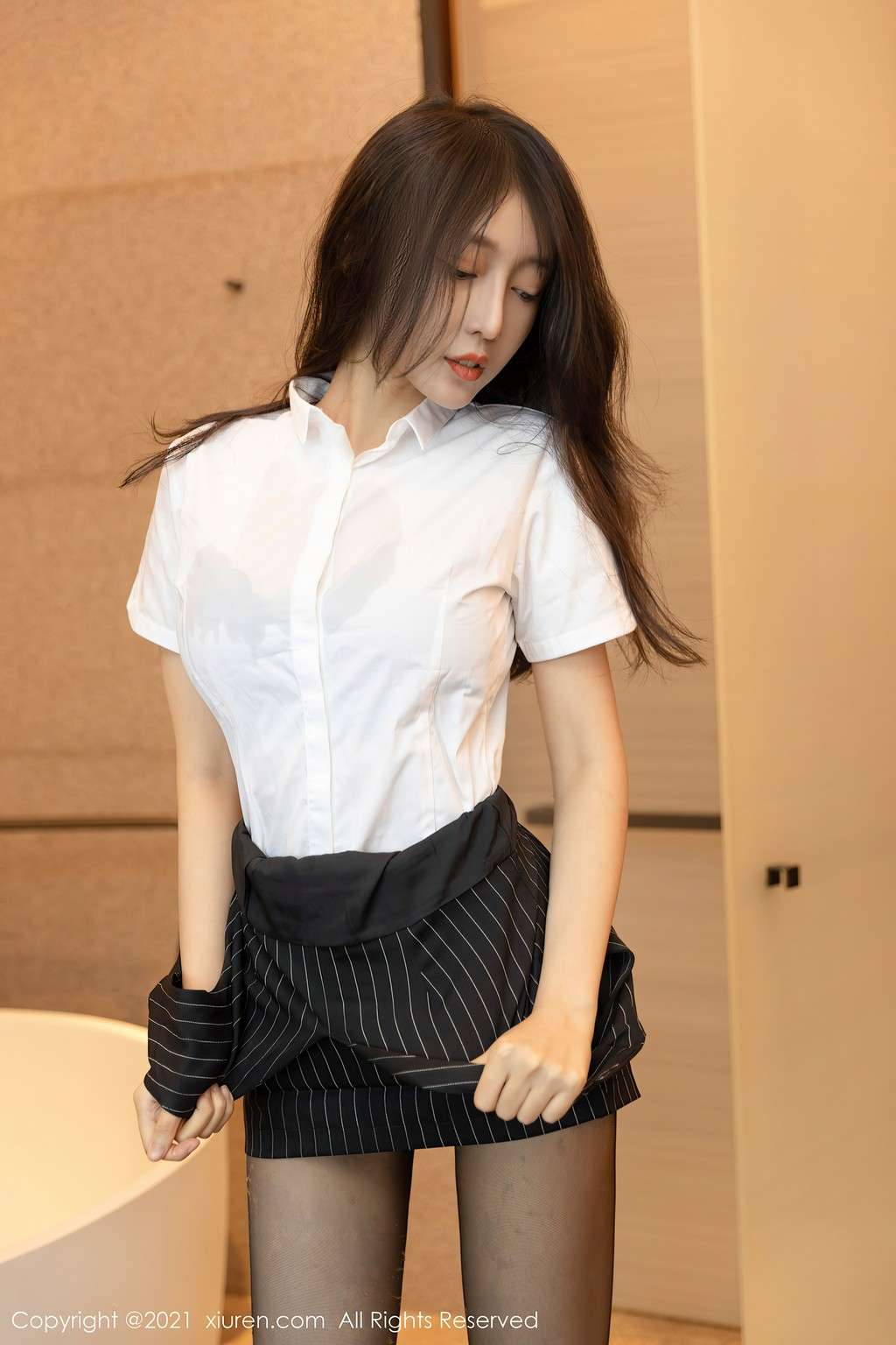 XIUREN No.3679： 玥儿玥er (63 photos)