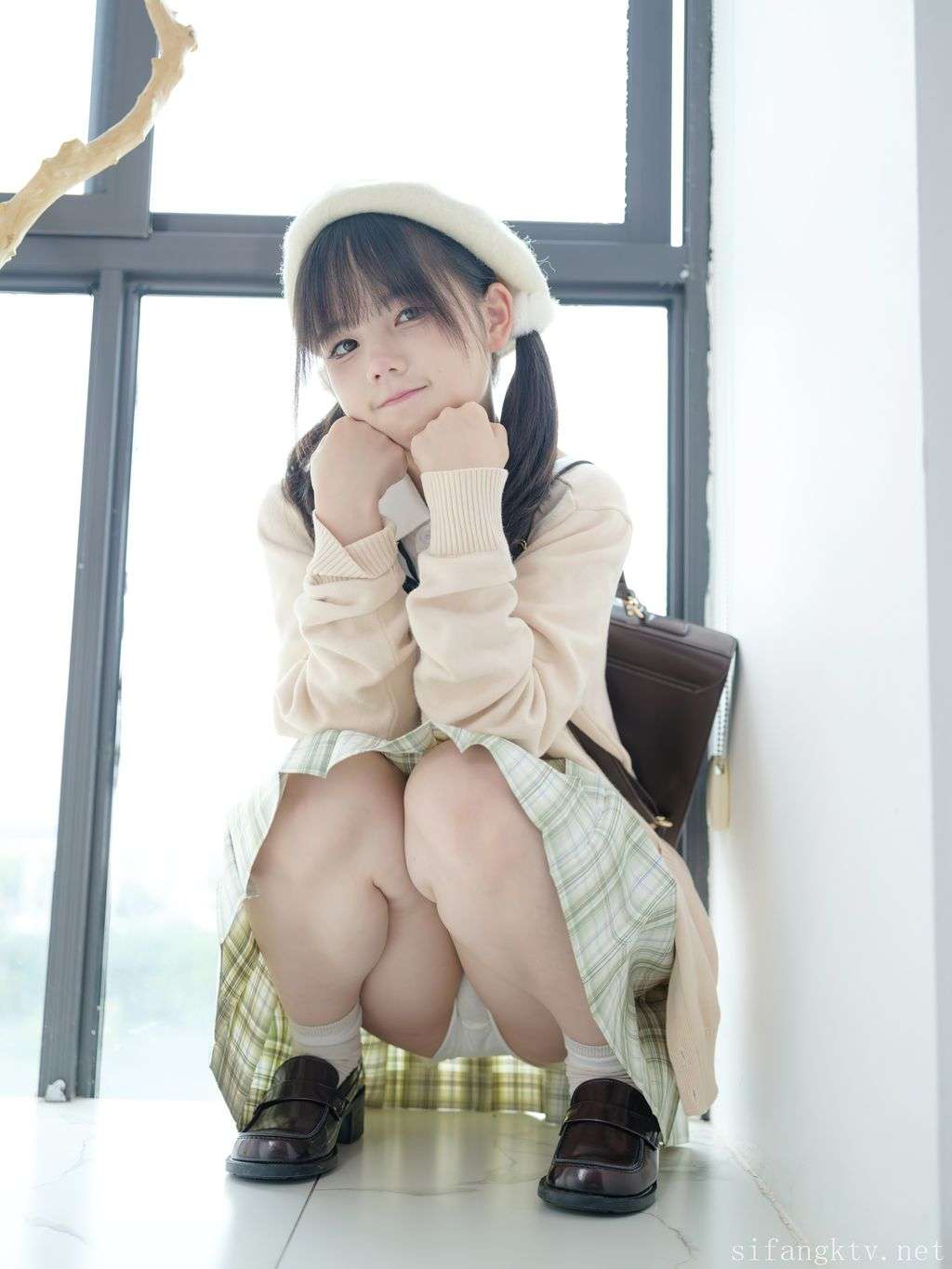 少女秩序 &ndash; R18 小鱼： 万元私定 丝滑萝莉 (104 photos)