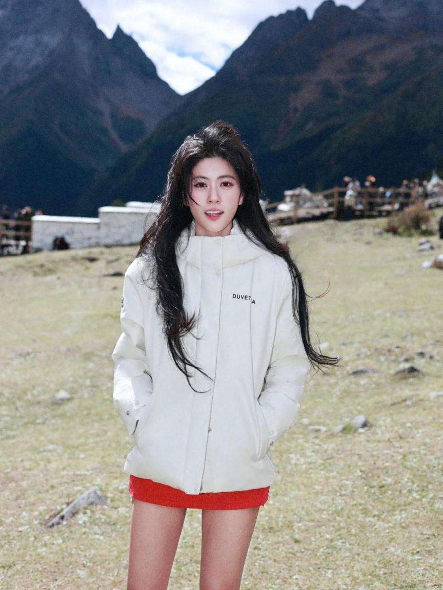 靓女四川山间写意 Beautiful girl freehand brushwork in Sichuan mountains