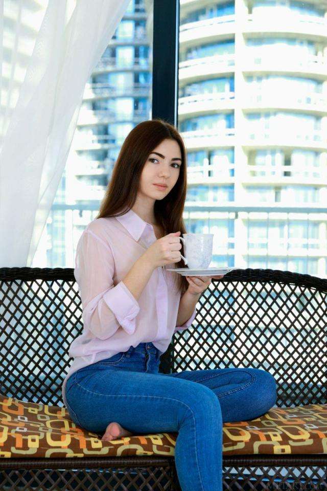Staffie都市丽人清晨咖啡时光 Staffie urban beauty morning coffee time