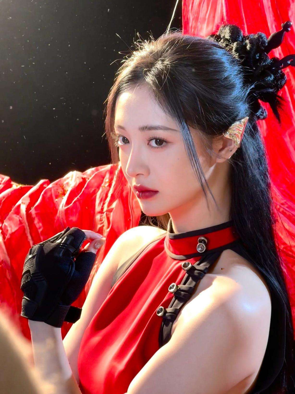 气质女神红衣造型惊艳 Victoring Goddess Red Clothing Story