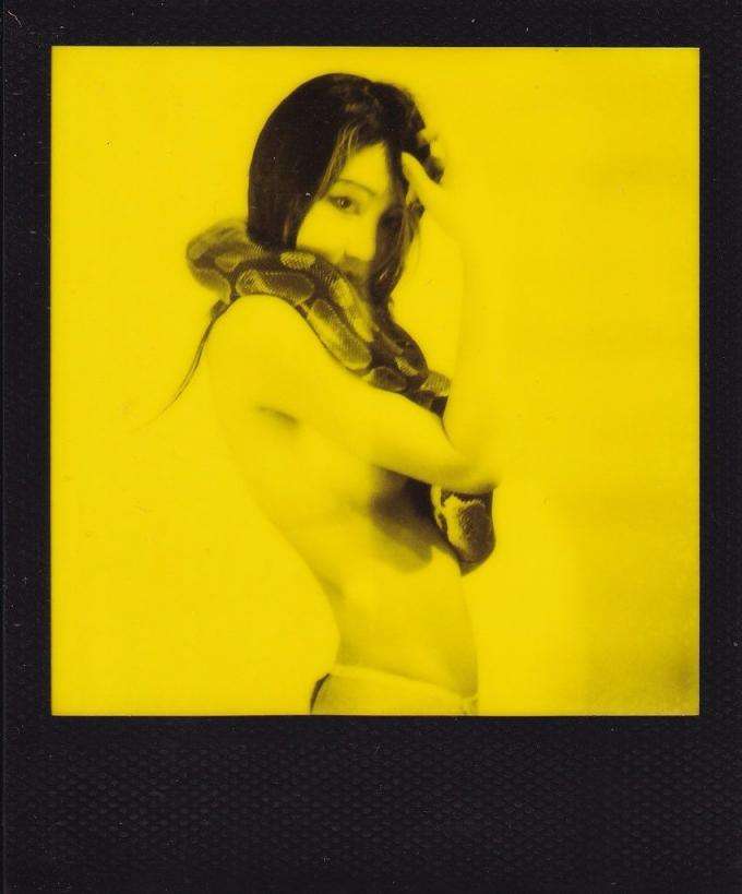 神秘女孩与蟒蛇的夜 Mysterious girl and python night