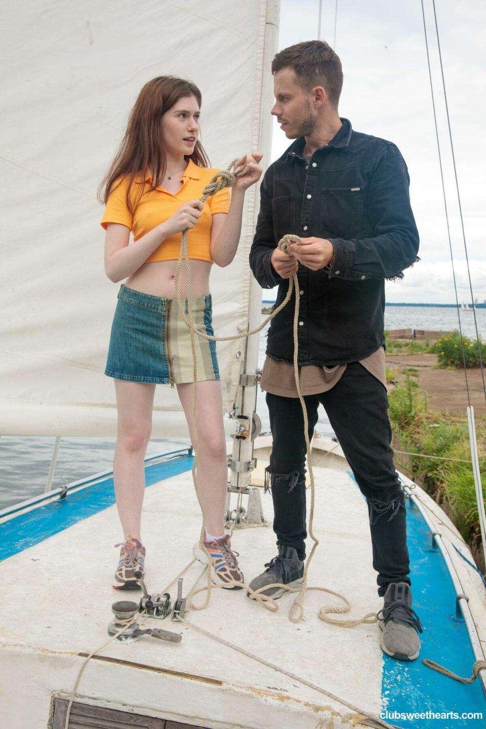 湖边帆船上的恋人莉娅与利佩尔 Lovers on the Lake Sailing Ship Lia and Lipel