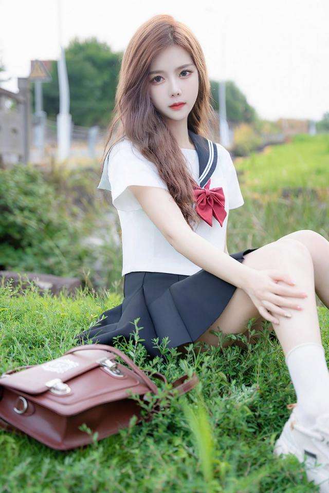 白芷苗条身材青春活力校园写真集 Bai Zhi slim body youthful and energetic campus photo album