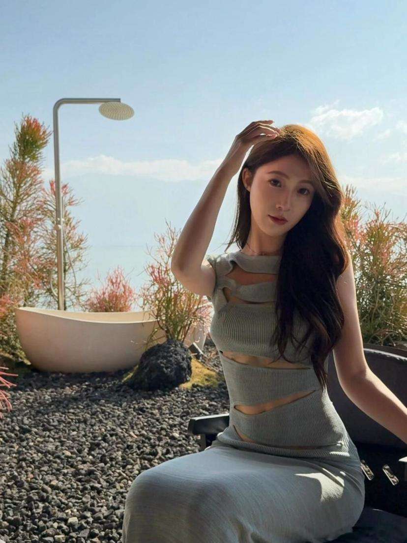 春暖花开美女如云[26P] Spring is full of flowers and beautiful women are like clouds[26P]