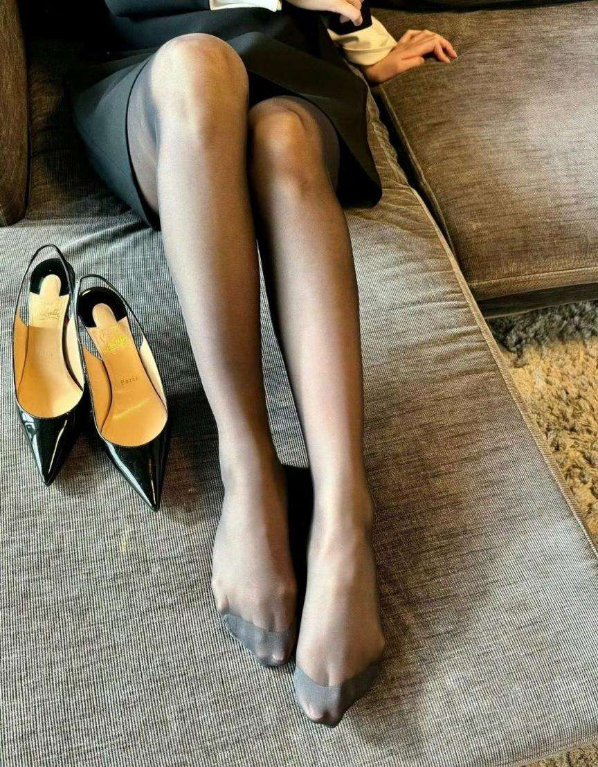 诱人的美腿 Seductive legs