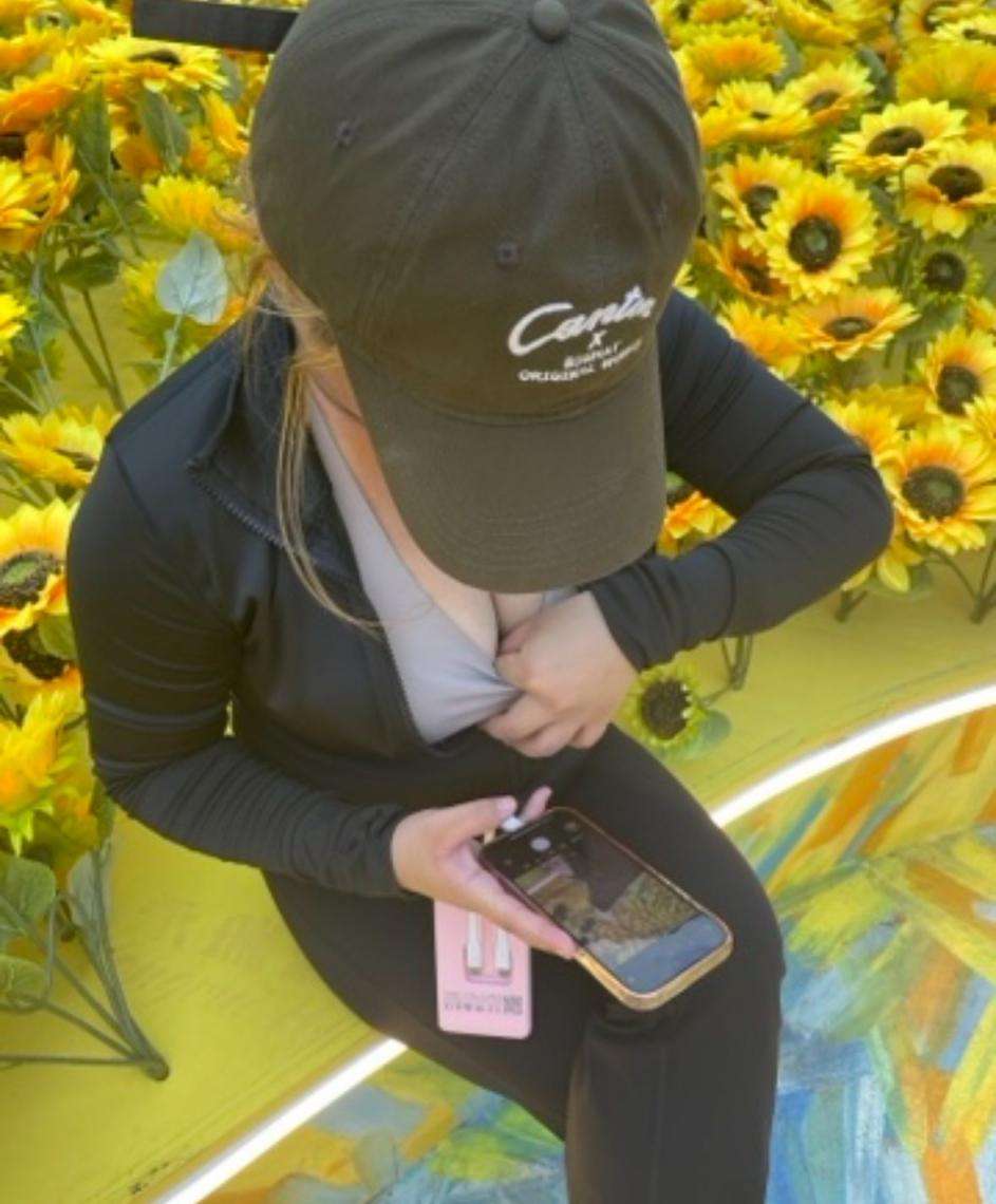 扒开衣服给你看奶 Take off your clothes and show you breasts