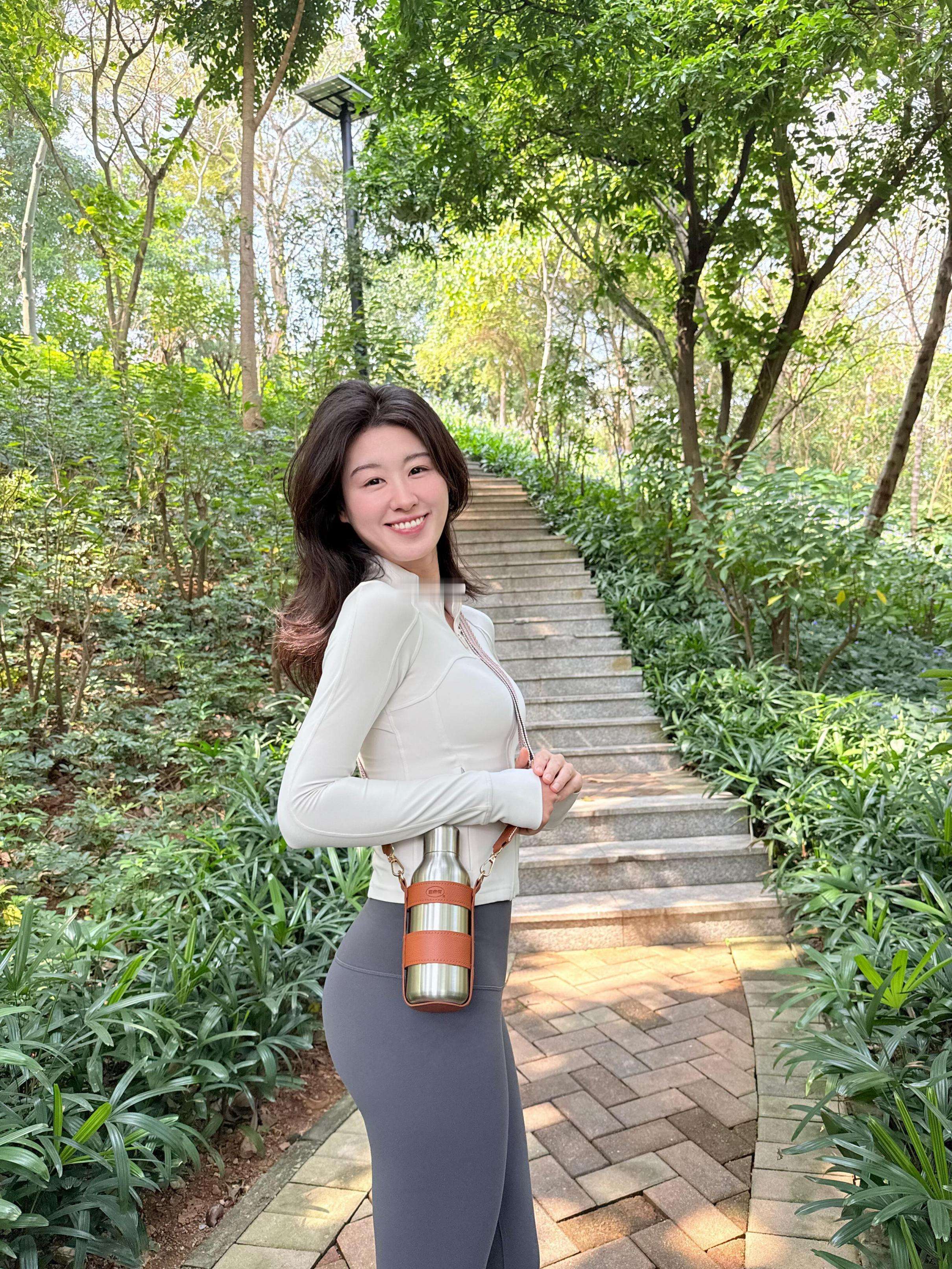 深圳瑜伽教练小雨的林间瑜伽时光 Shenzhen yoga instructor Xiaoyu's forest yoga time