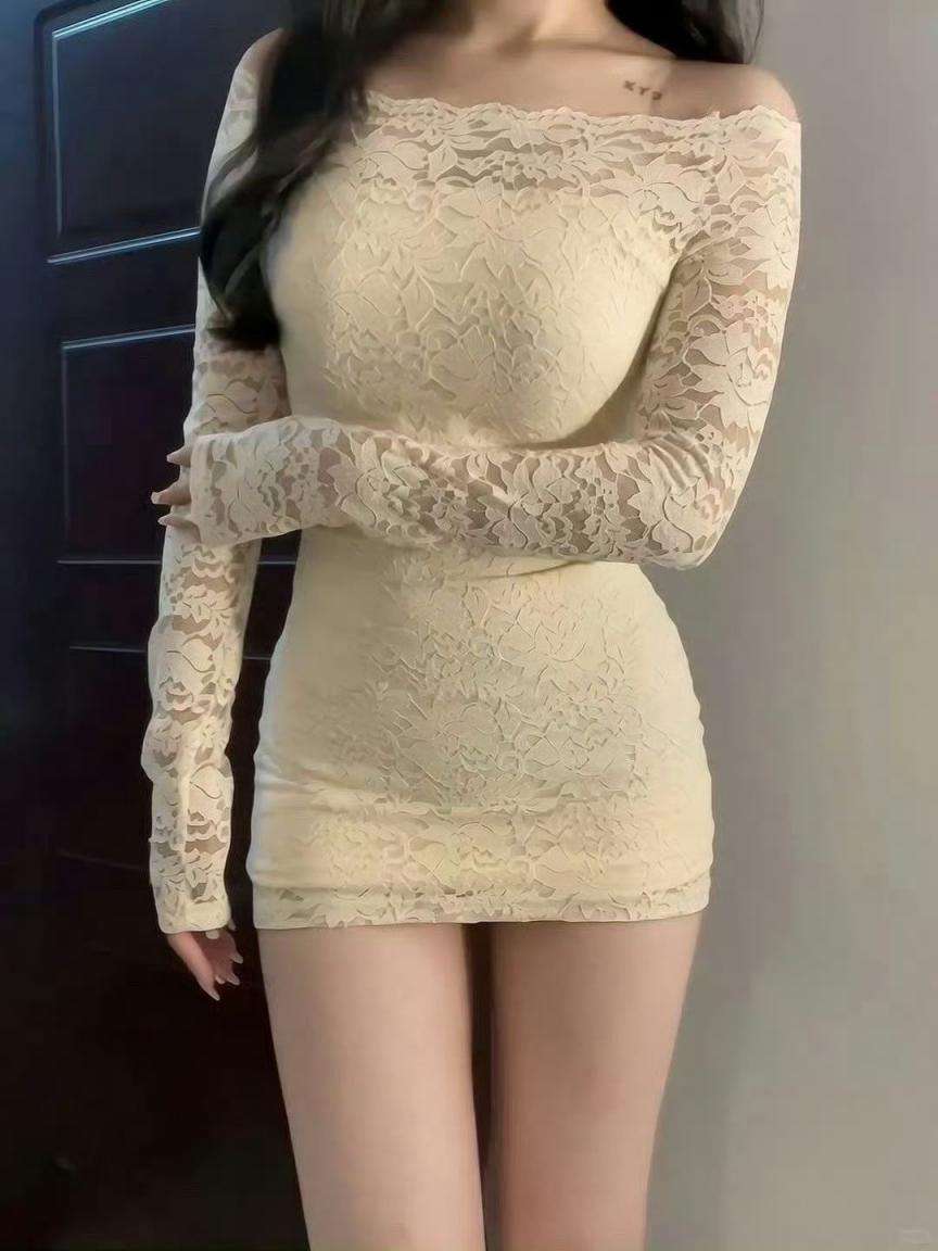 都市丽人香肩微露 Urban beauty's shoulders are slightly exposed