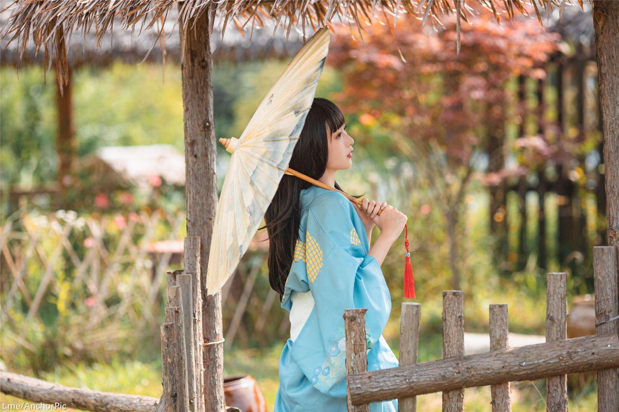 和服女子秋日写意 Freehand painting of women in kimono in autumn