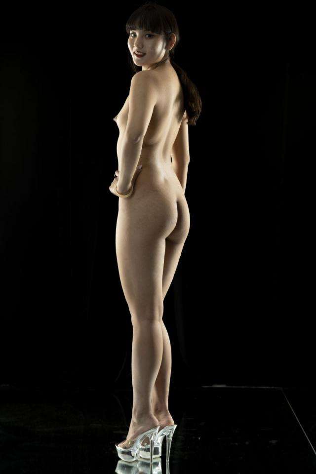 暗夜丽人曼妙身姿 The beautiful figure of the dark night beauty