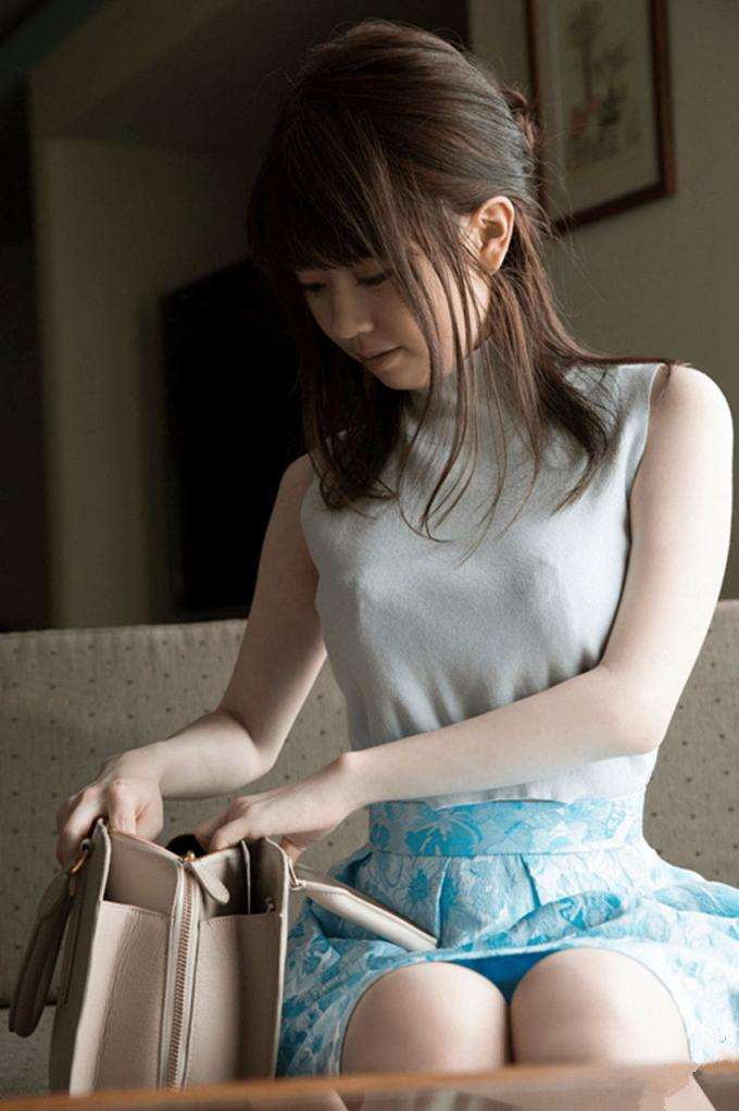 水做的女人在午后阳光下的秘密 Secret of a woman made of water in the afternoon sun