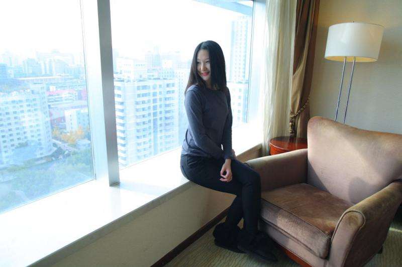 北京都市丽人酒店窗边静坐 Sitting quietly by the window of Beijing Urban Beauty Hotel