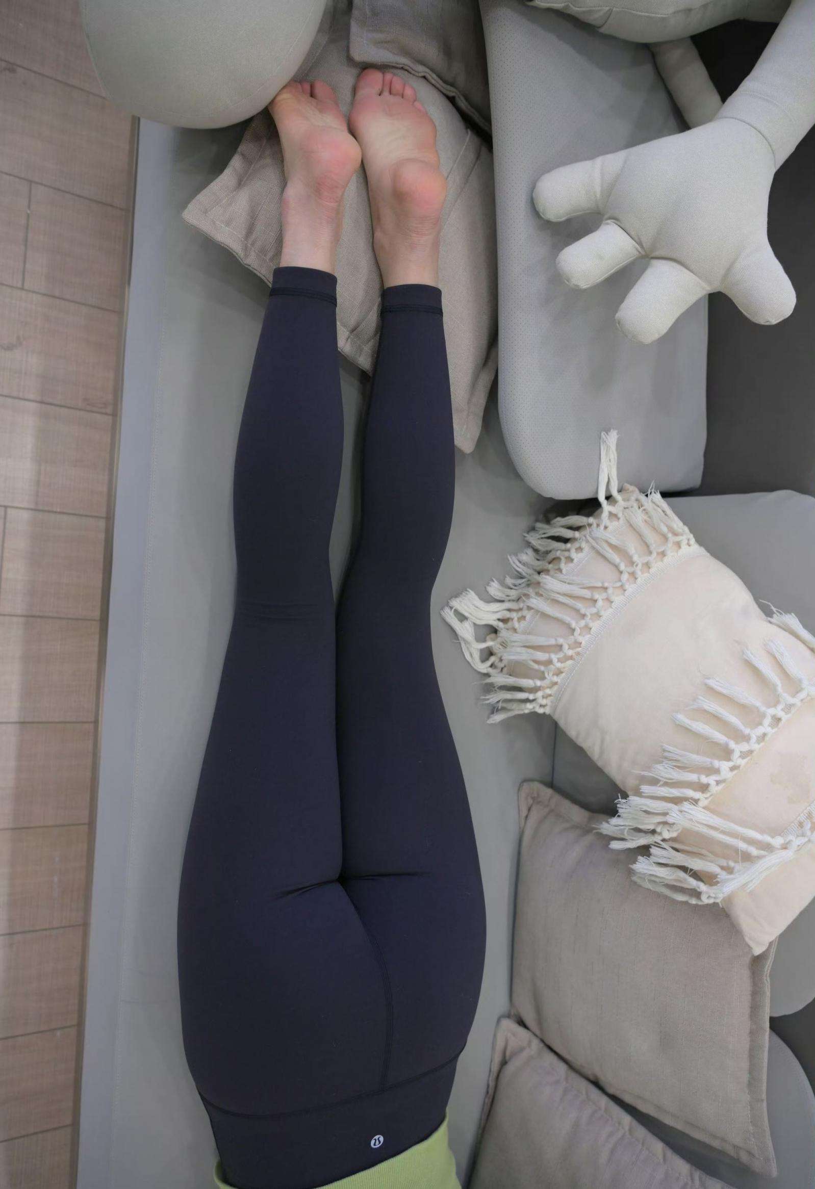 瑜伽裤女孩午后休闲时光 Yoga pants girl afternoon leisure time