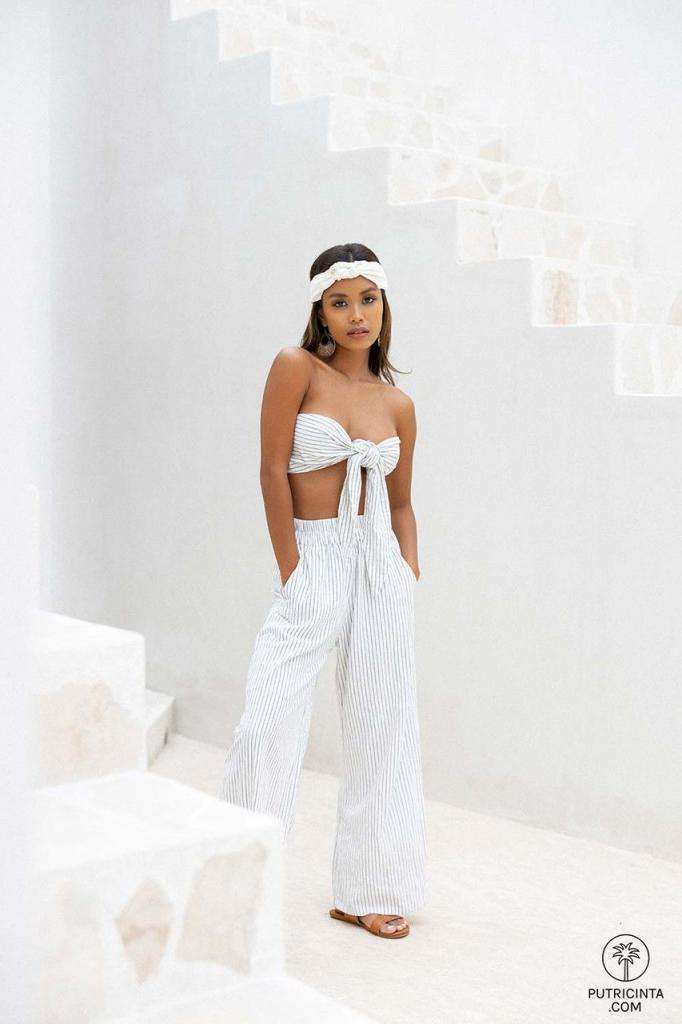 亚洲女孩夏日海滩度假写真 Asian girl summer beach vacation photo