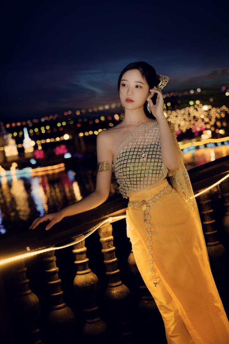 曼谷夜色下的绝美身影 Beautiful figures under the n