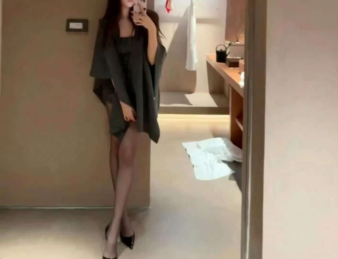 酒店走廊的秘密：丝袜美腿的诱惑 The secret of the hotel