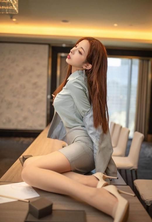 都市丽人：女秘书的隐秘诱惑，办公室的激情 Urban Beauty： The S