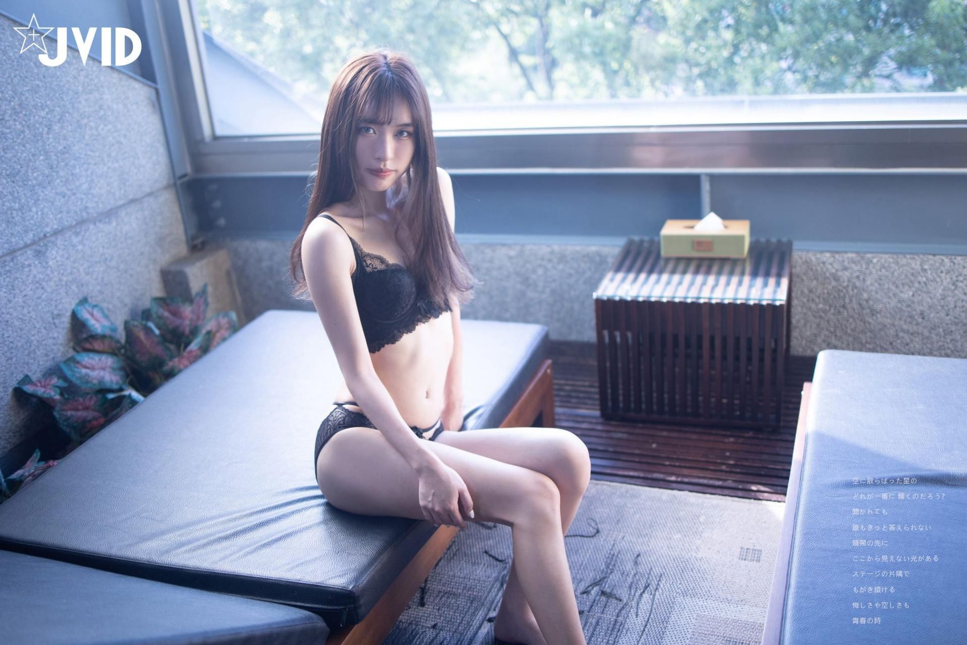 黑色蕾丝诱惑：午后阳光下的秘密 Black Lace Temptation： T