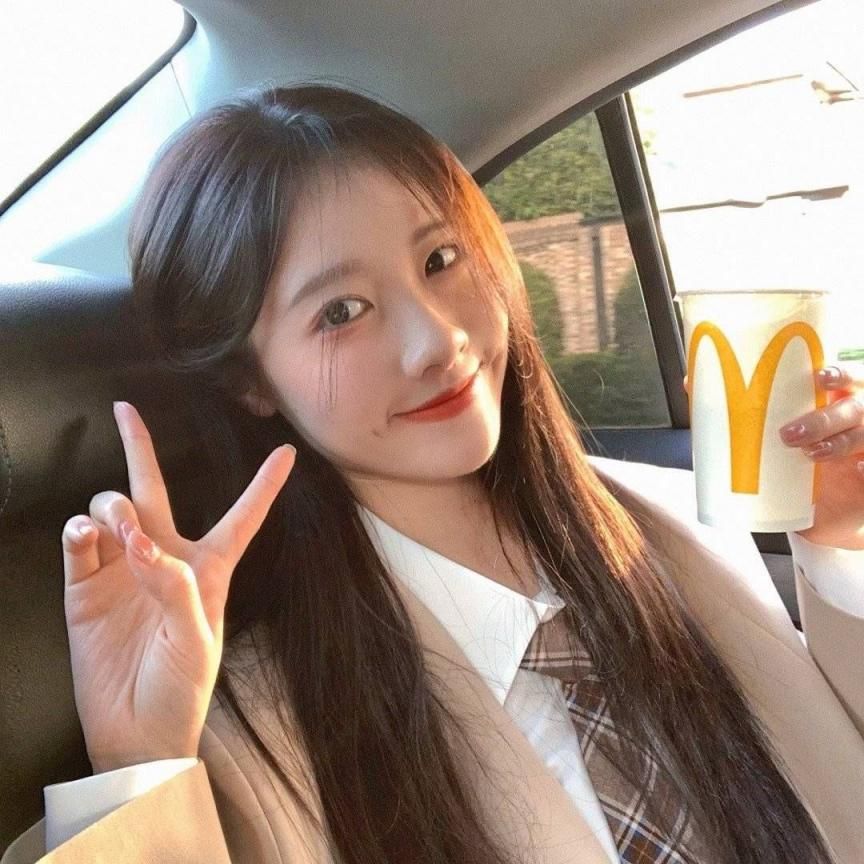 开学季！清纯大学生麦当劳约会实录，制服诱惑下的少女心事