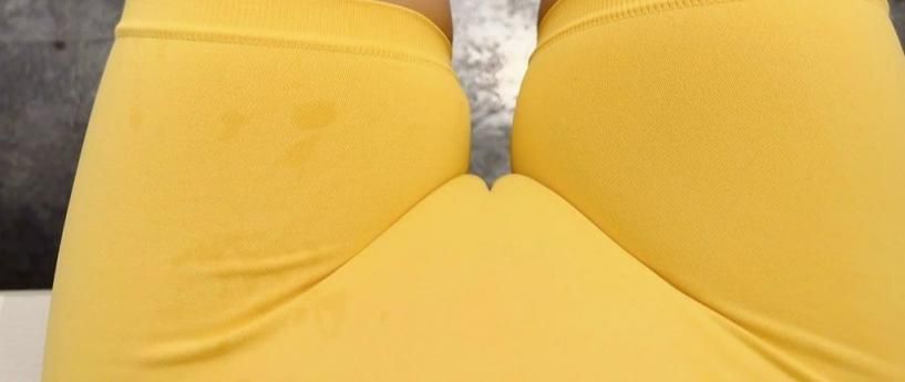 裤子太紧，勒出美骚逼