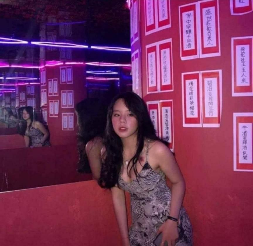 年轻的小母狗炮架子