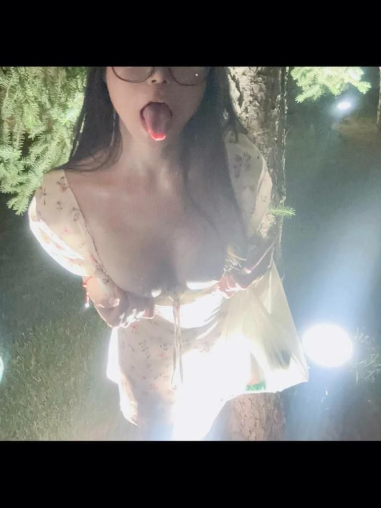 校内乖乖女，校外小母狗