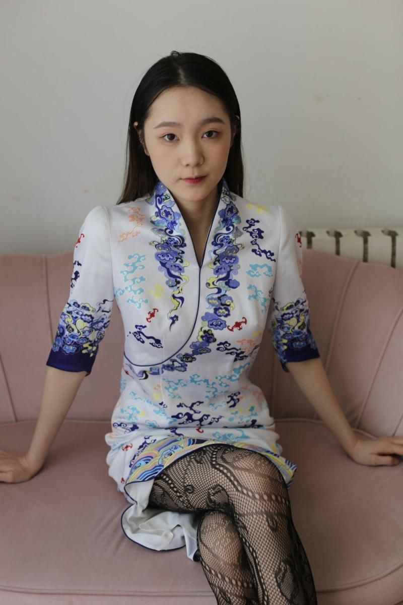 空姐旗袍黑丝诱惑写真：制服诱惑下的东方韵味