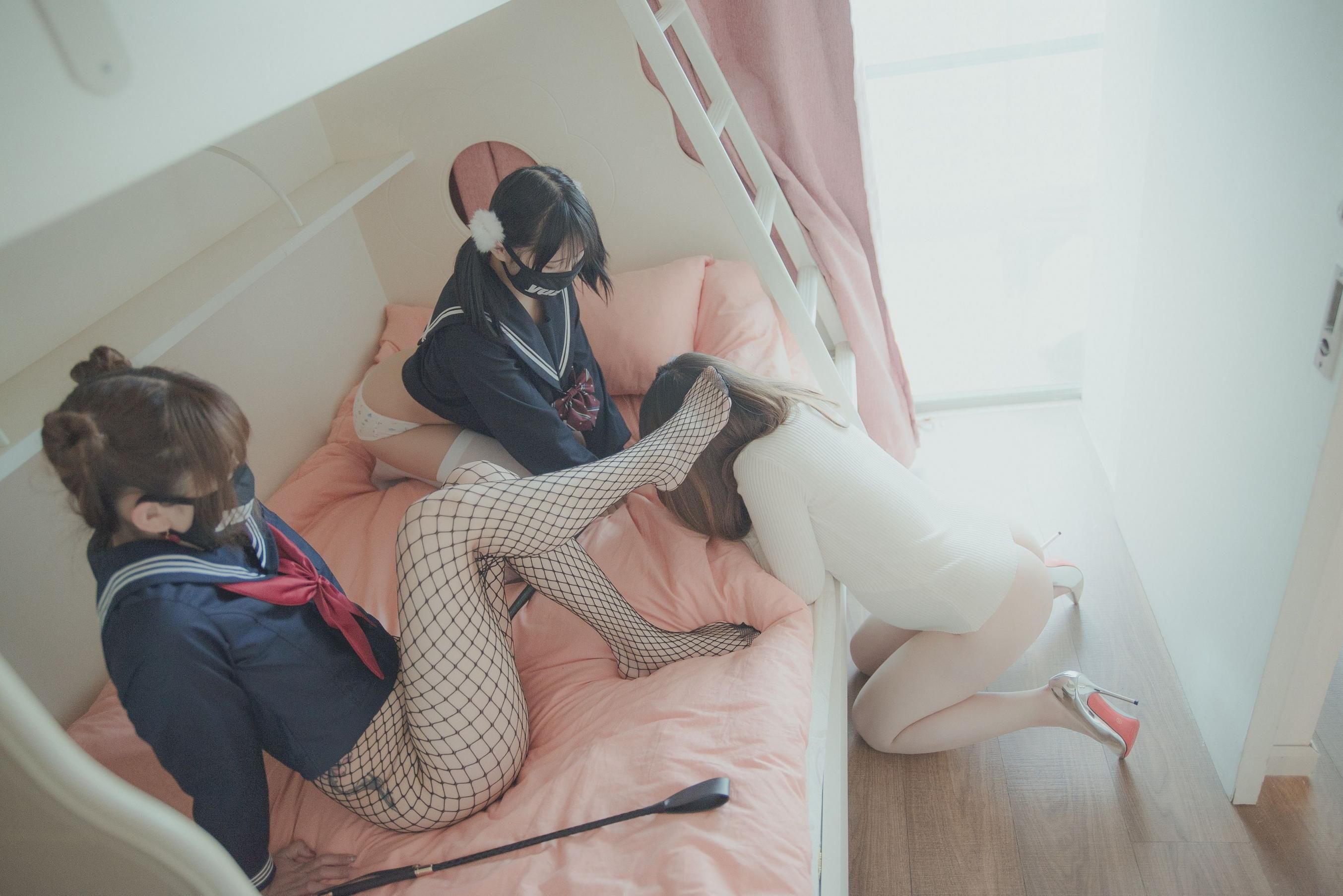 老公太偏心，为什么只有姐姐怀上你的种？那我们俩要欺负她！