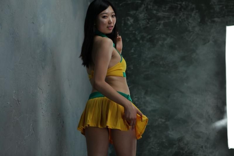 暗夜霓虹：制服诱惑，她撩拨着你的每一根神经