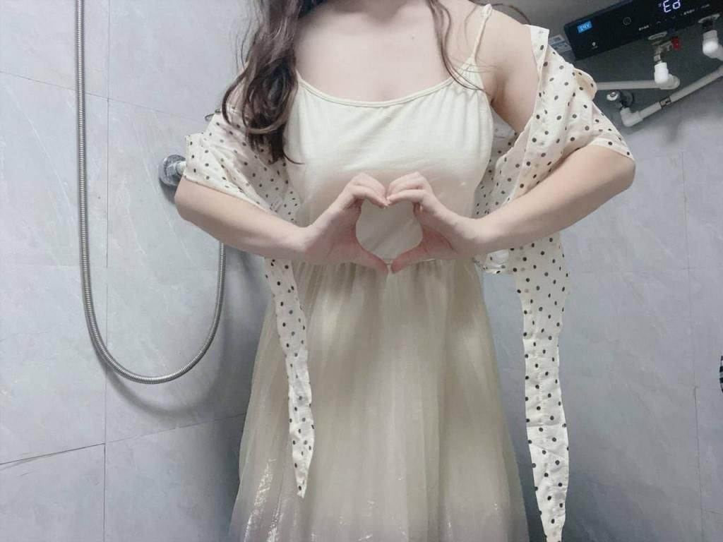 脱衣以后是非常有料 It's very informative after ta