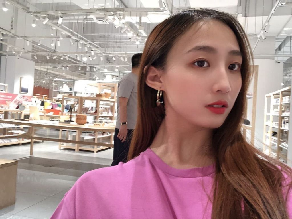 女大学生骚母狗 Female college student bitch