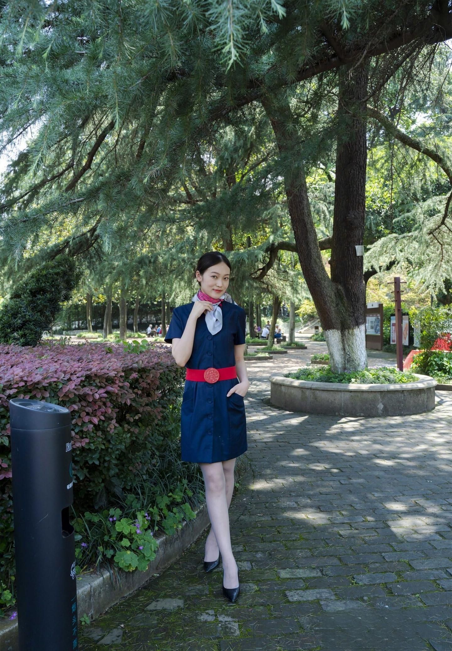 制服诱惑：空姐在上海公园的秘密 Uniform Temptation： The