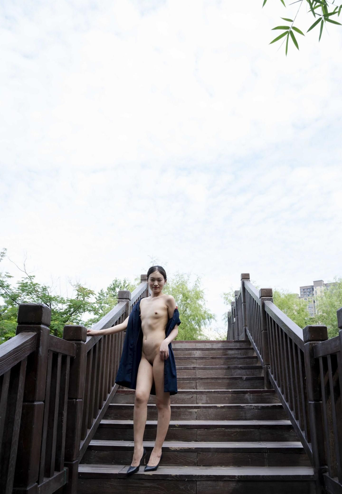 桥上邂逅：清纯女孩的隐秘诱惑，户外写真，裸露写真，性感写真，大胆写真，火辣写真，