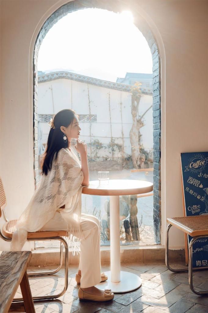 年年在古镇的下午茶时光：一场与阳光、咖啡和温柔的邂逅