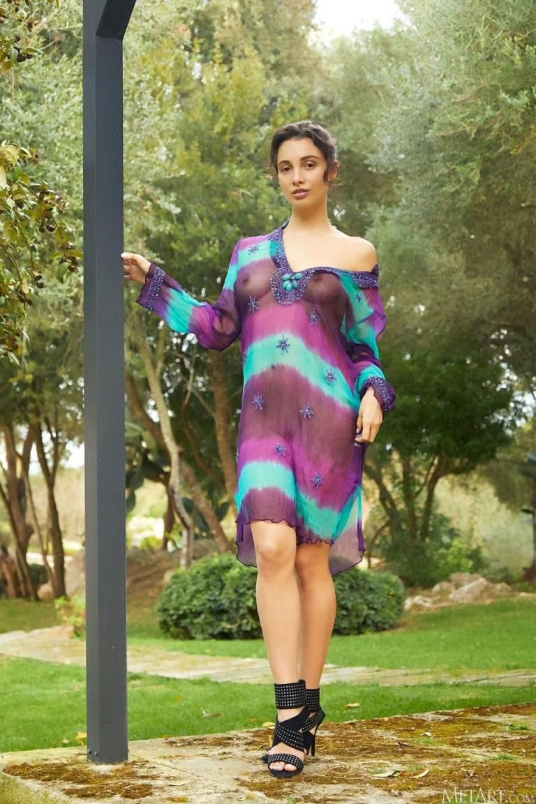 地中海假日：阳光下的肌肤诱惑，若隐若现的性感尤物 Mediterranean H