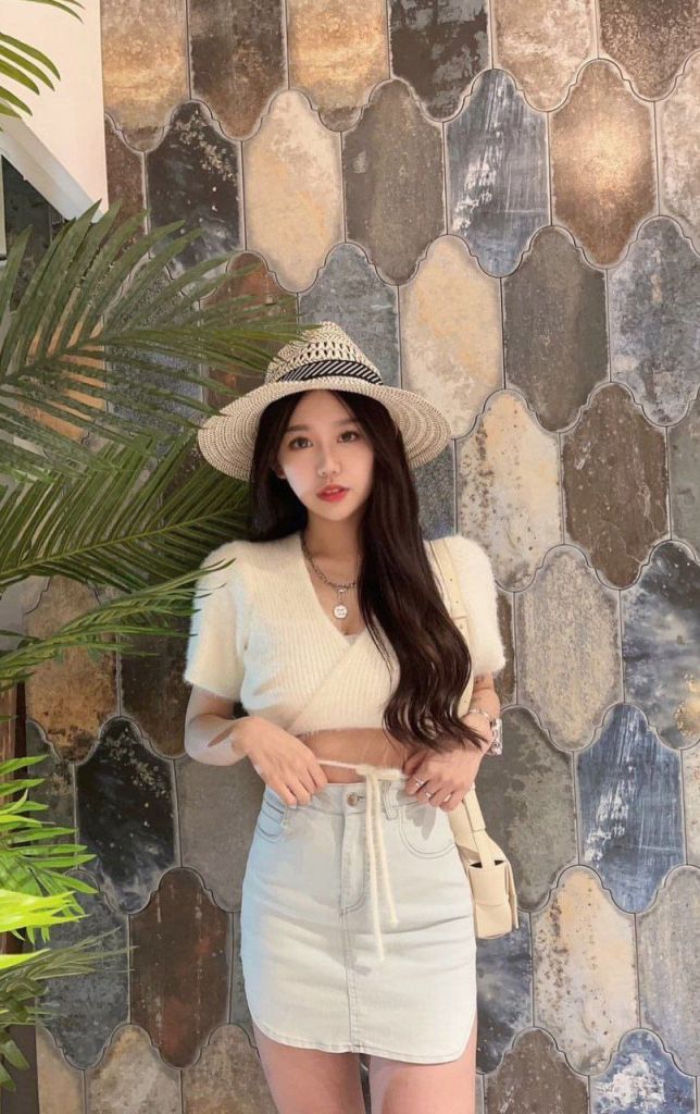 爱发骚的小母狗 A slutty little bitch