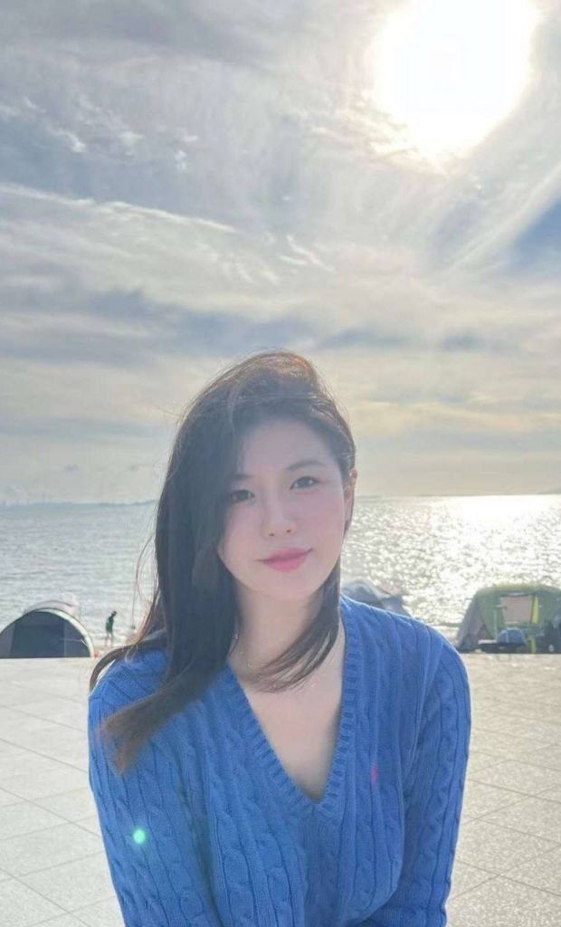 春光灿烂骚母狗 A slutty bitch