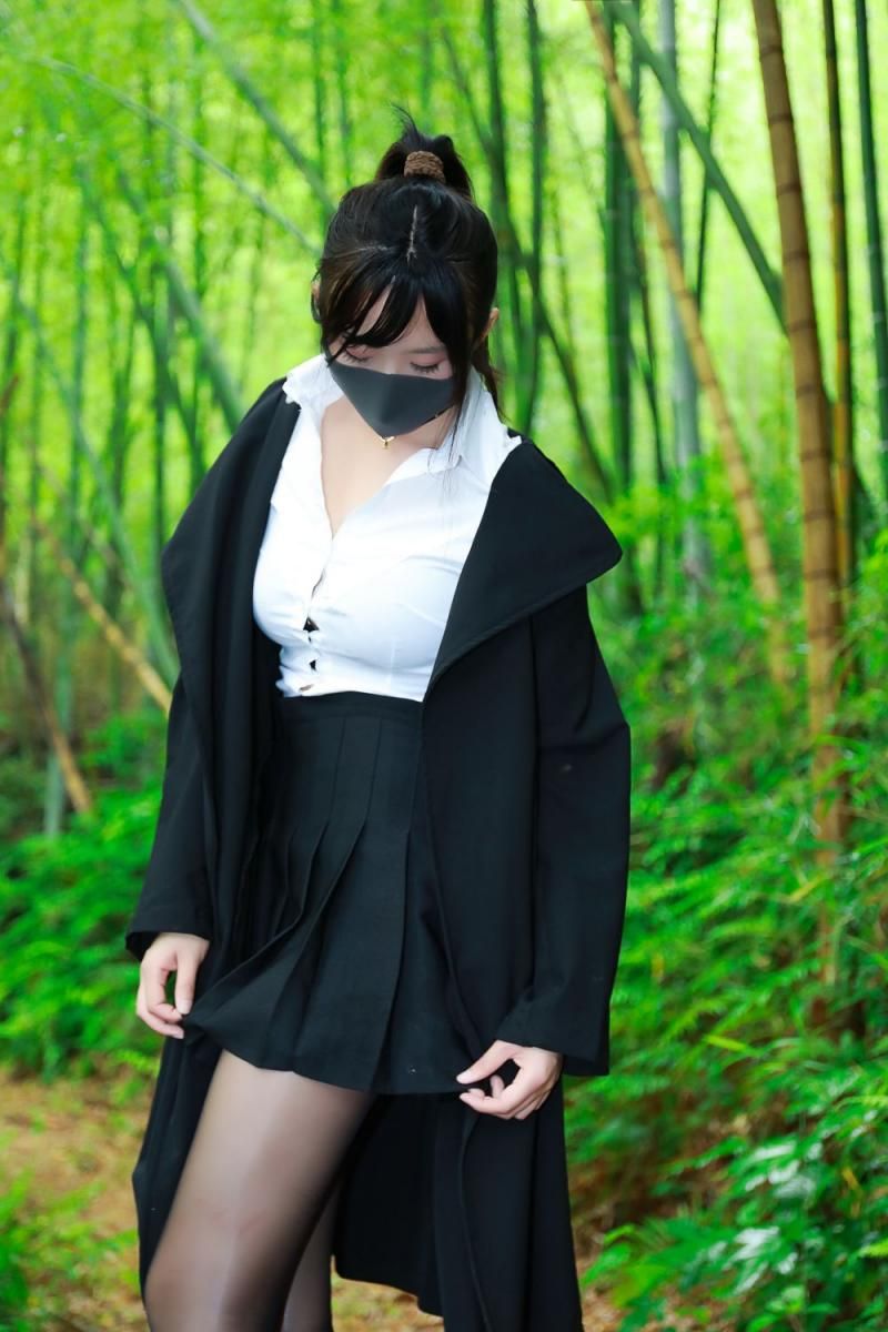 极品野外油亮丝袜妹子 The best outdoor shiny stock